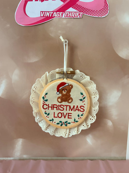 Embroidery hoop Christmas ornament (80’s)