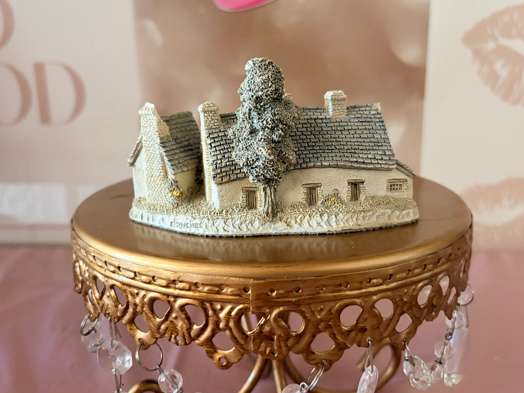 "Craftsmen's Cottages" miniature David Winter (85)