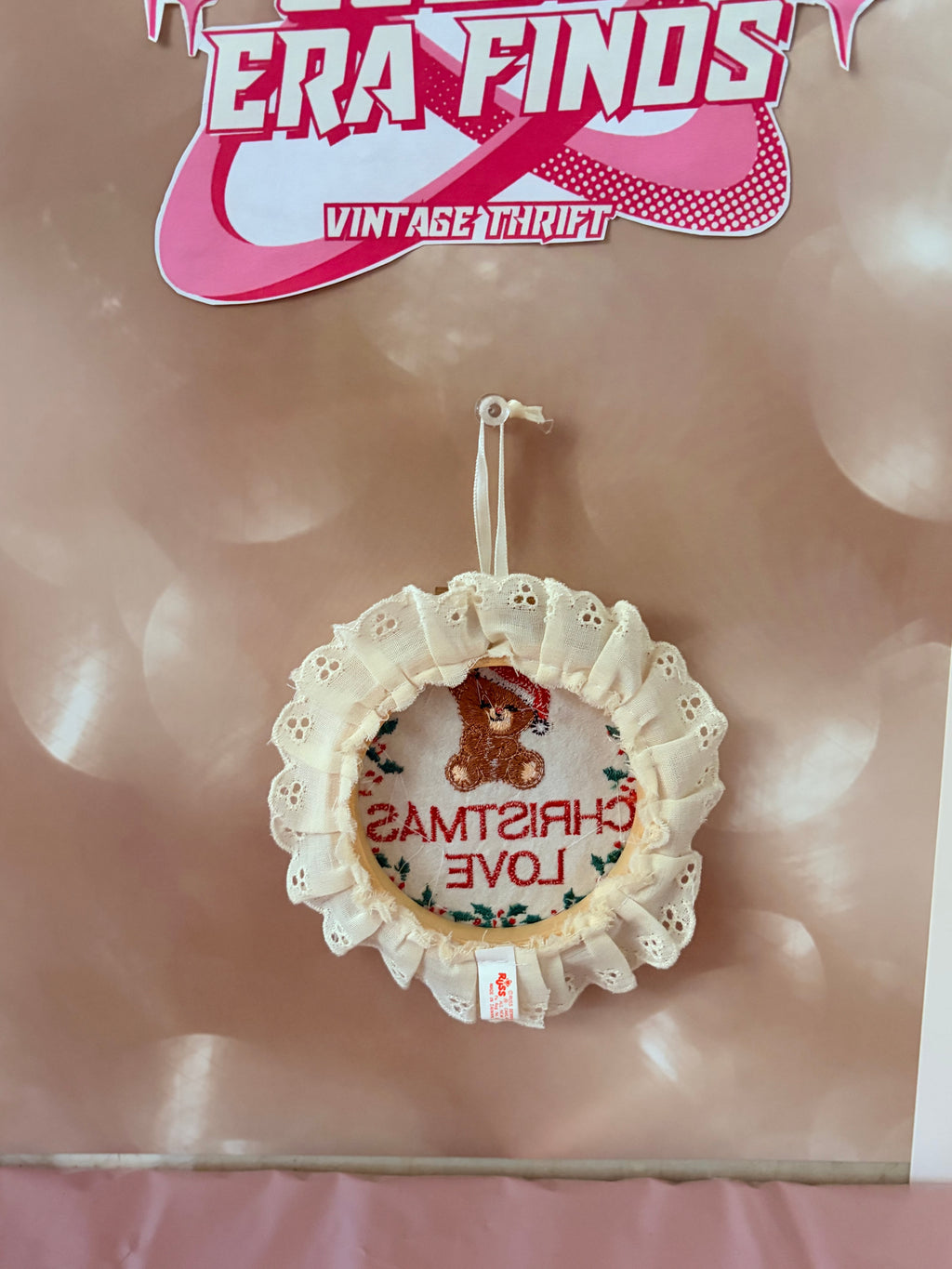 Embroidery hoop Christmas ornament (80’s)