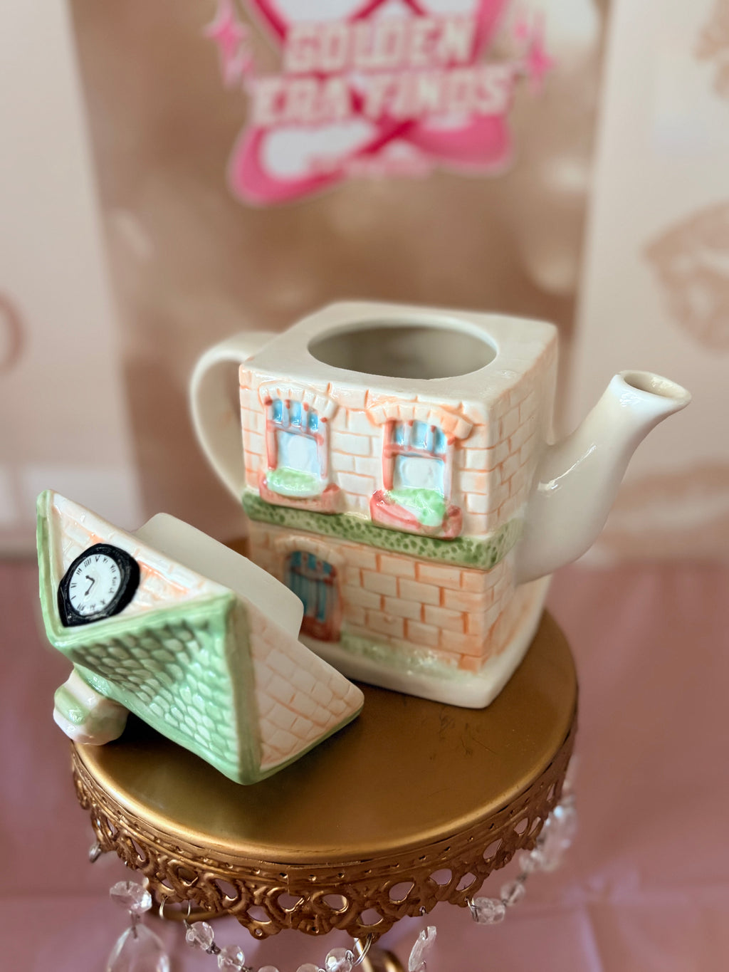 Country cottage teapot