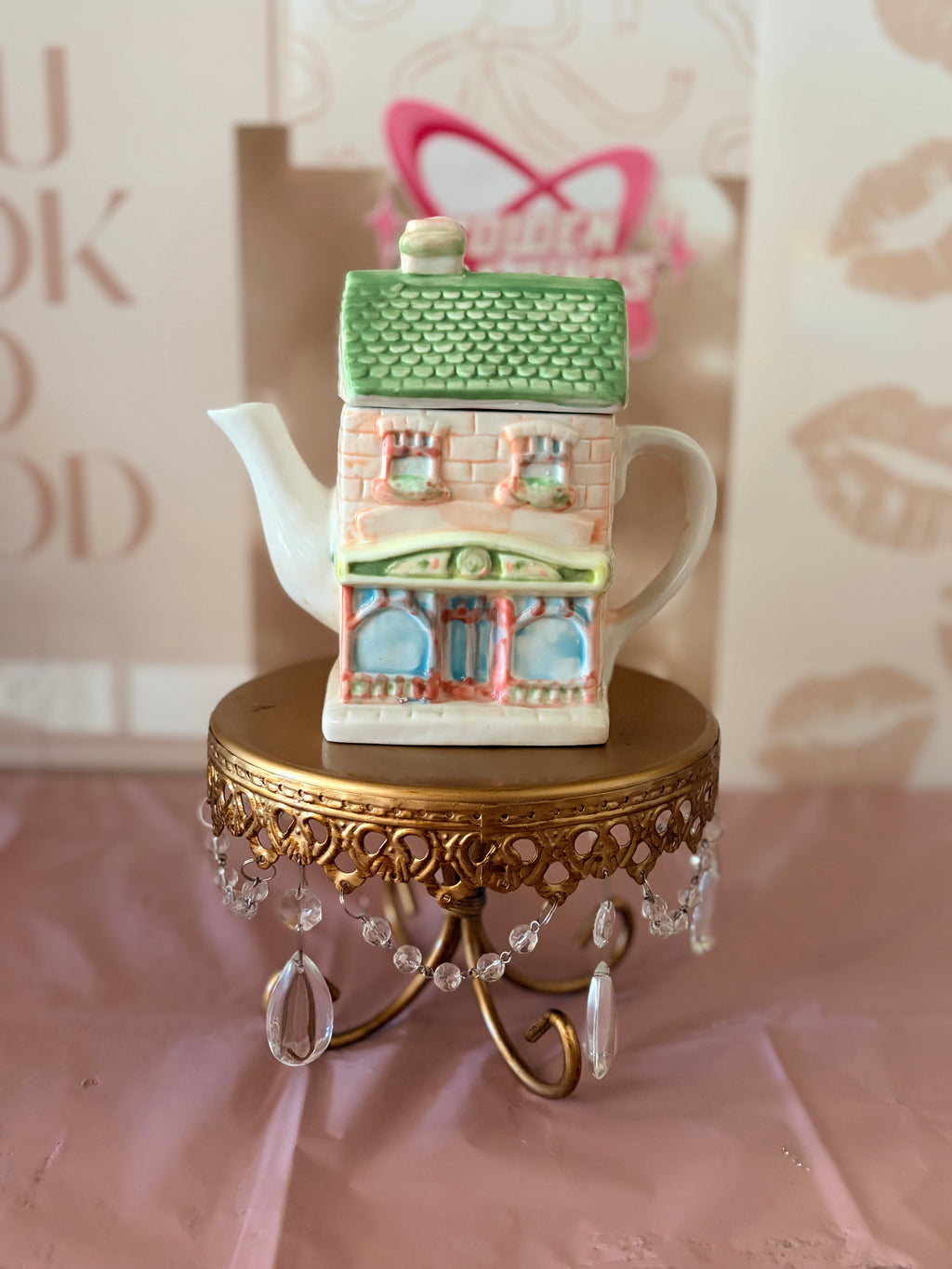 Country cottage teapot