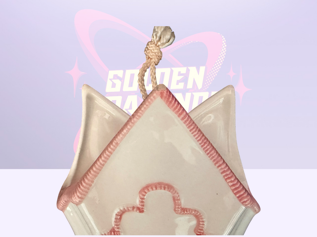 White & Pink ceramic wall pocket (50-60’s)