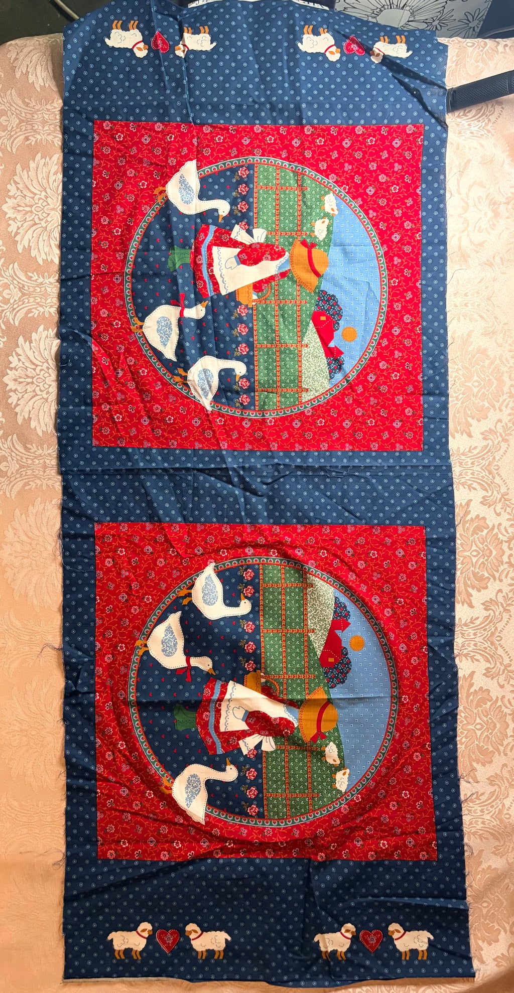 90s Fabric 2-Panel Round Medallion Quilt Blocks Cottagecore