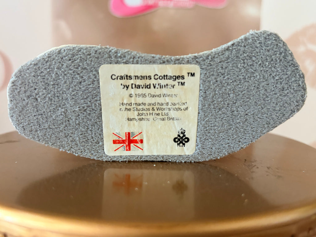"Craftsmen's Cottages" miniature David Winter (85)