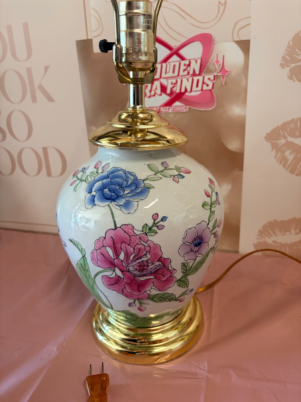 Dynasty Classics Chinoiserie floral porcelain lamp (90’s)