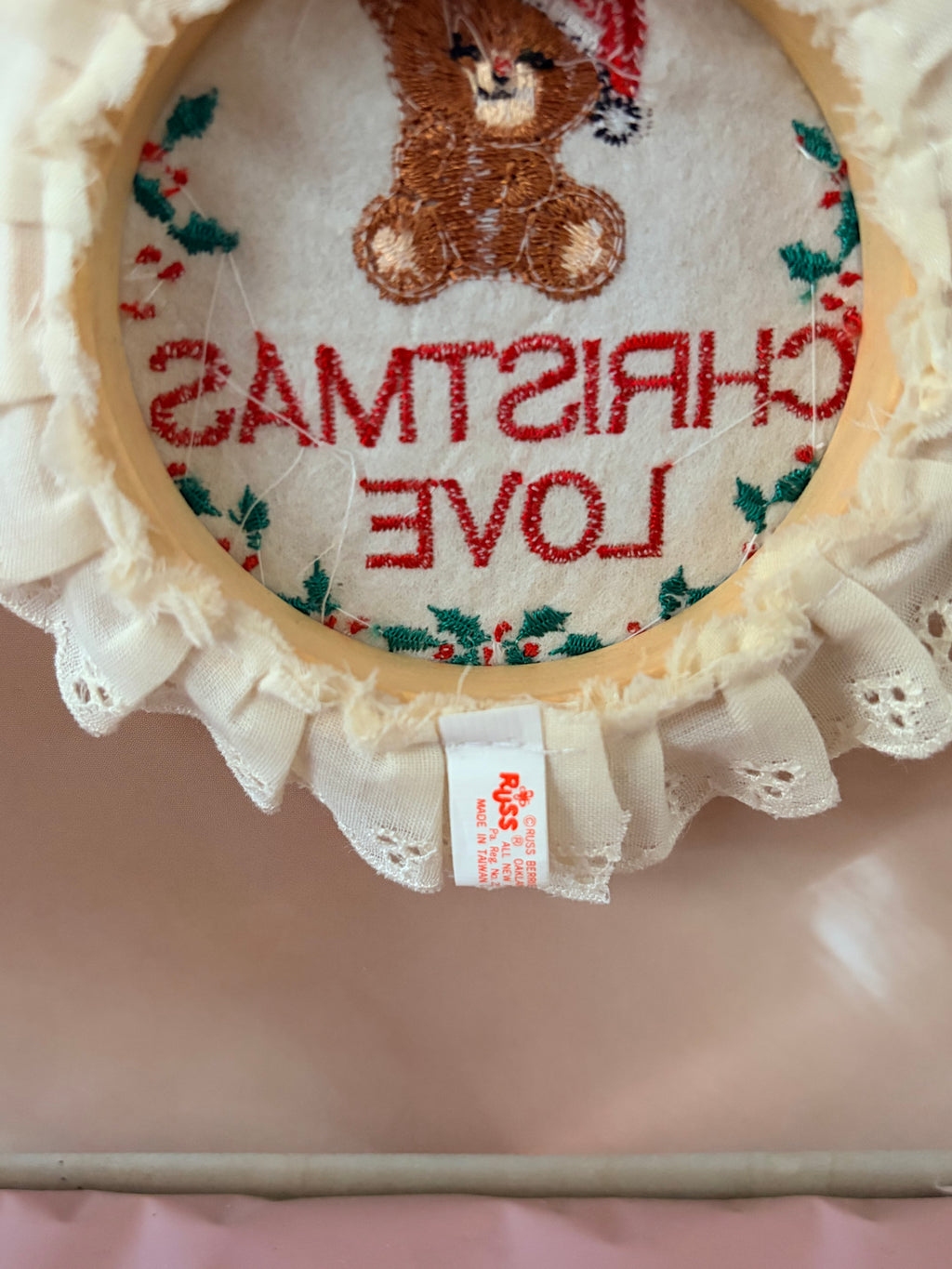 Embroidery hoop Christmas ornament (80’s)
