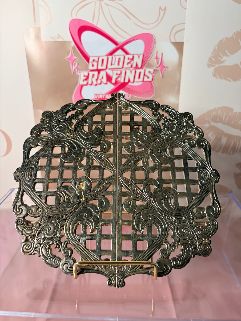 Silver plated expandable trivet